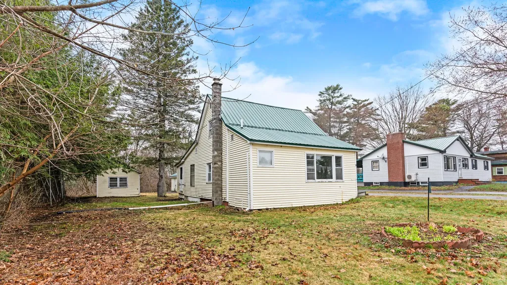 20 Highland Avenue Bradley ME 04411