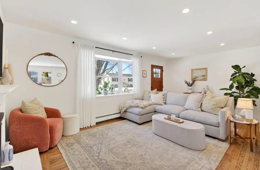 7 Lawn Avenue Cumberland ME 04021