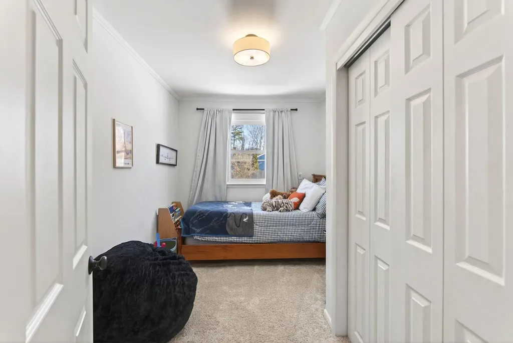 7 Lawn Avenue Cumberland ME 04021