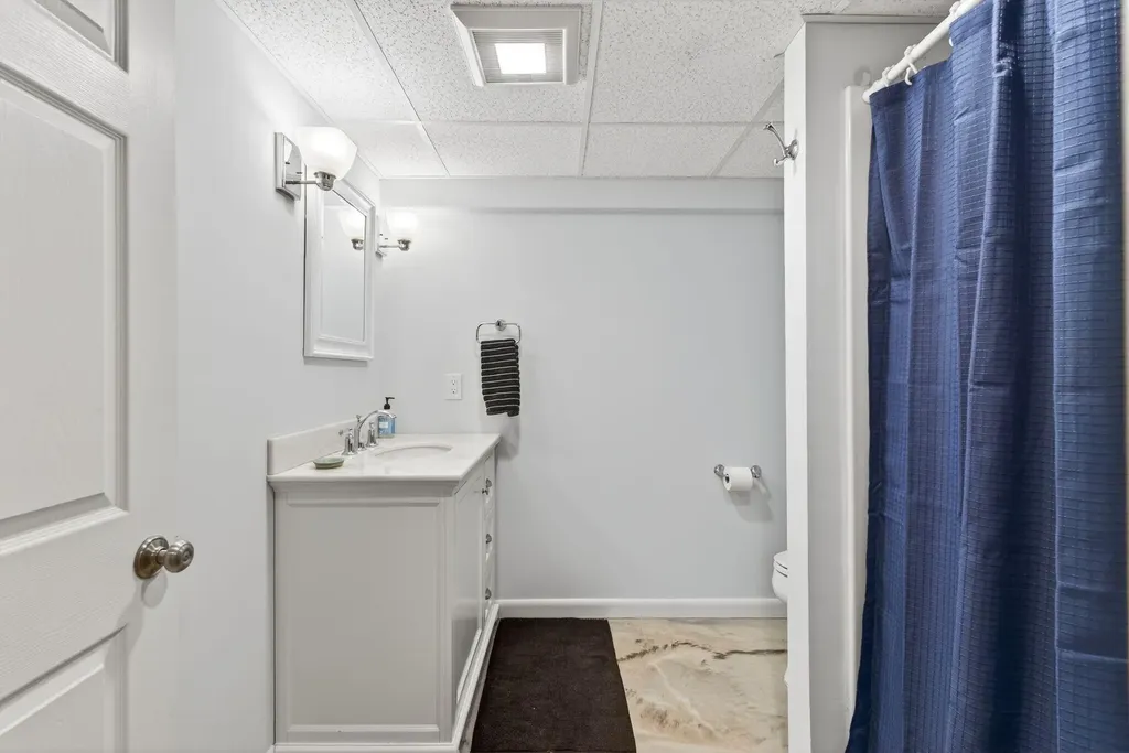 7 Lawn Avenue Cumberland ME 04021
