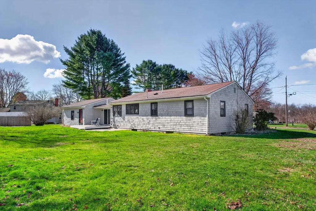 7 Lawn Avenue Cumberland ME 04021