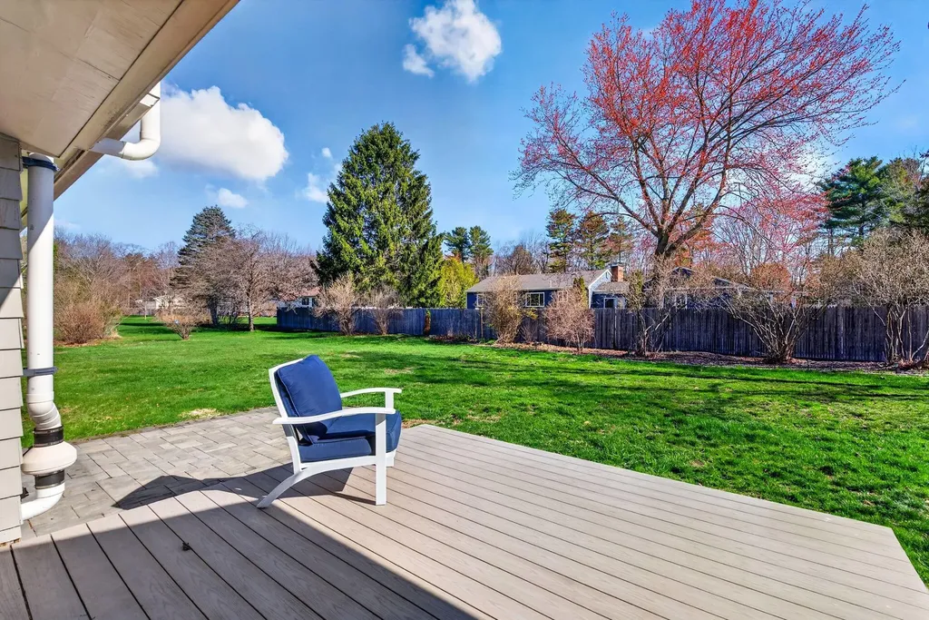 7 Lawn Avenue Cumberland ME 04021