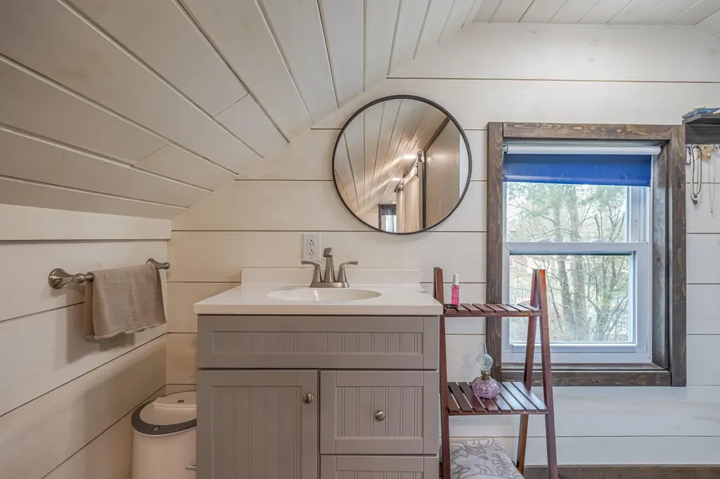 20 Abbott Street Old Town ME 04468