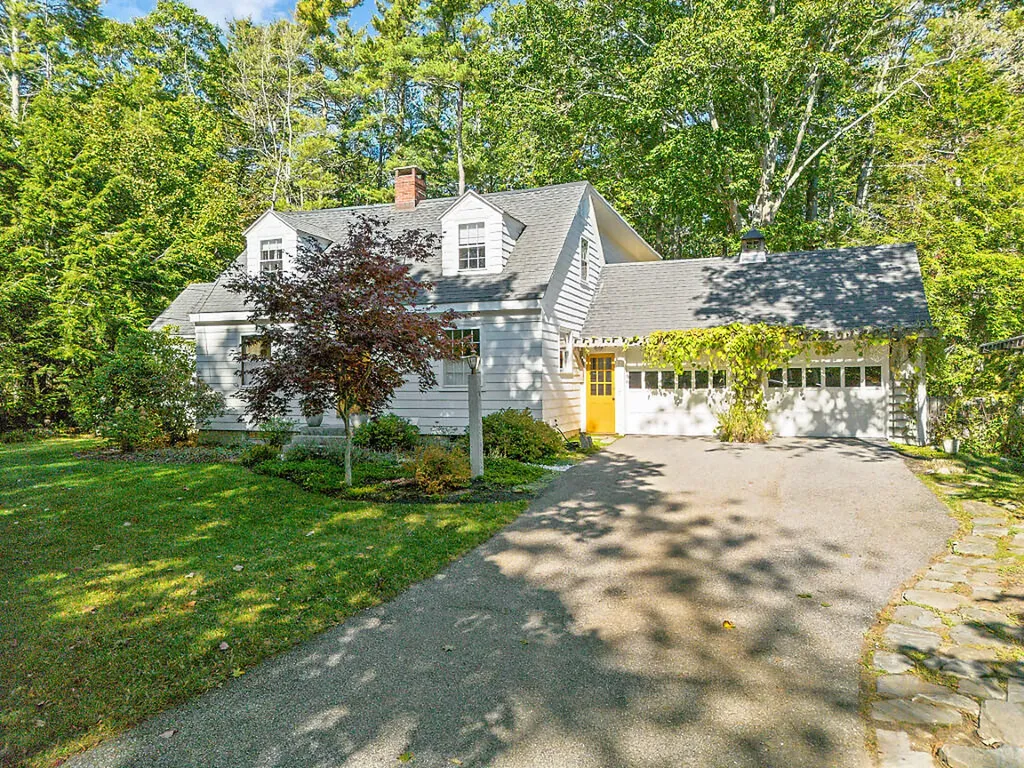21 Johnson Road Falmouth ME 04105