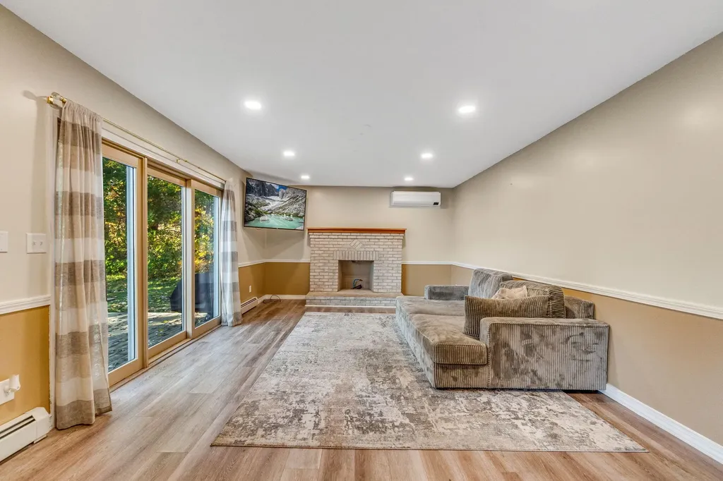 22 Briarcliff Knoll Auburn ME 04210