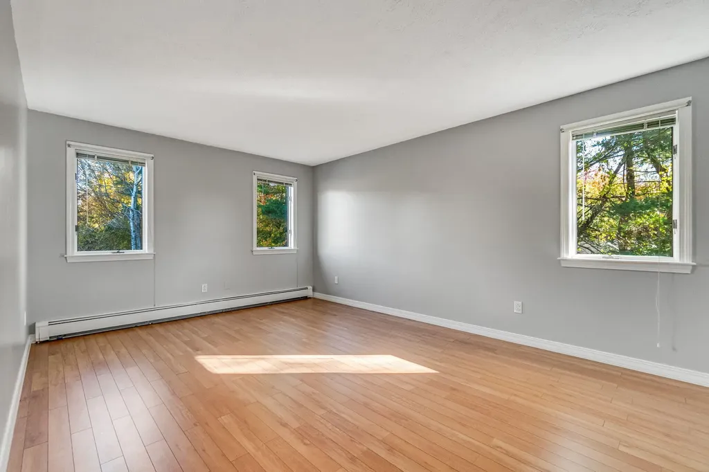 22 Briarcliff Knoll Auburn ME 04210
