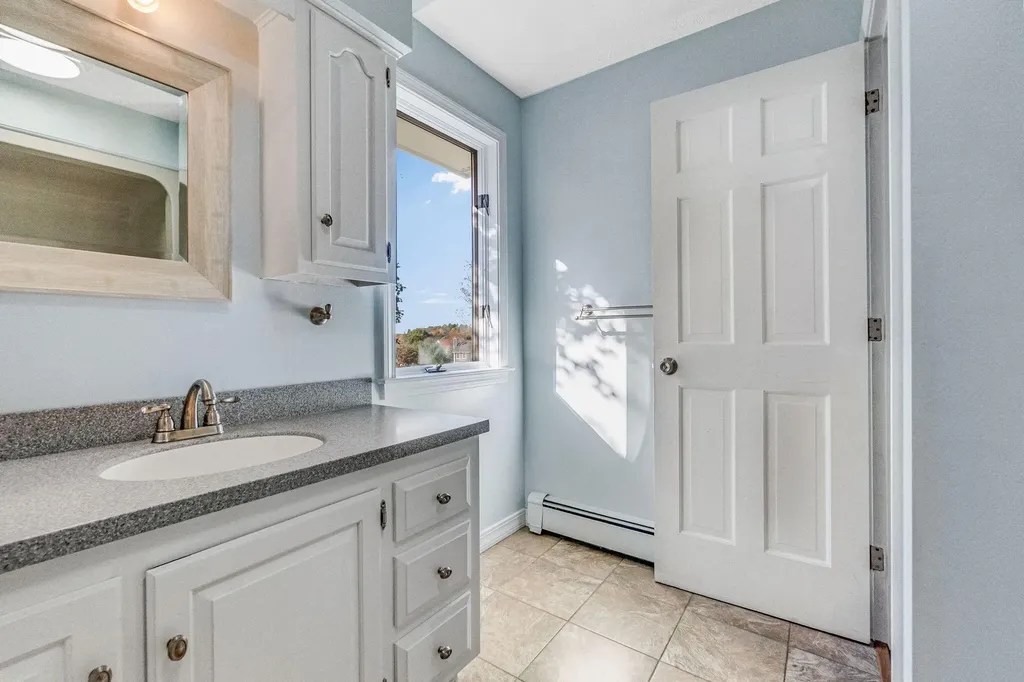 22 Briarcliff Knoll Auburn ME 04210