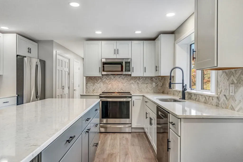 22 Briarcliff Knoll Auburn ME 04210