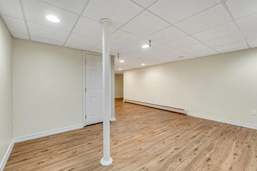 22 Briarcliff Knoll Auburn ME 04210