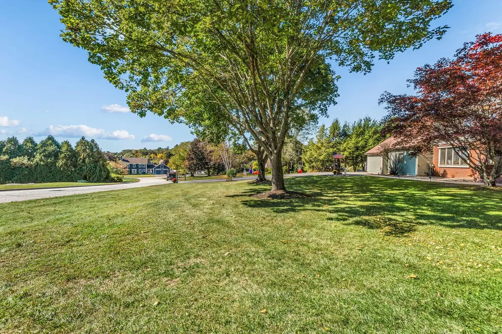 22 Briarcliff Knoll Auburn ME 04210