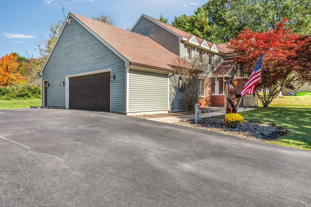 22 Briarcliff Knoll Auburn ME 04210