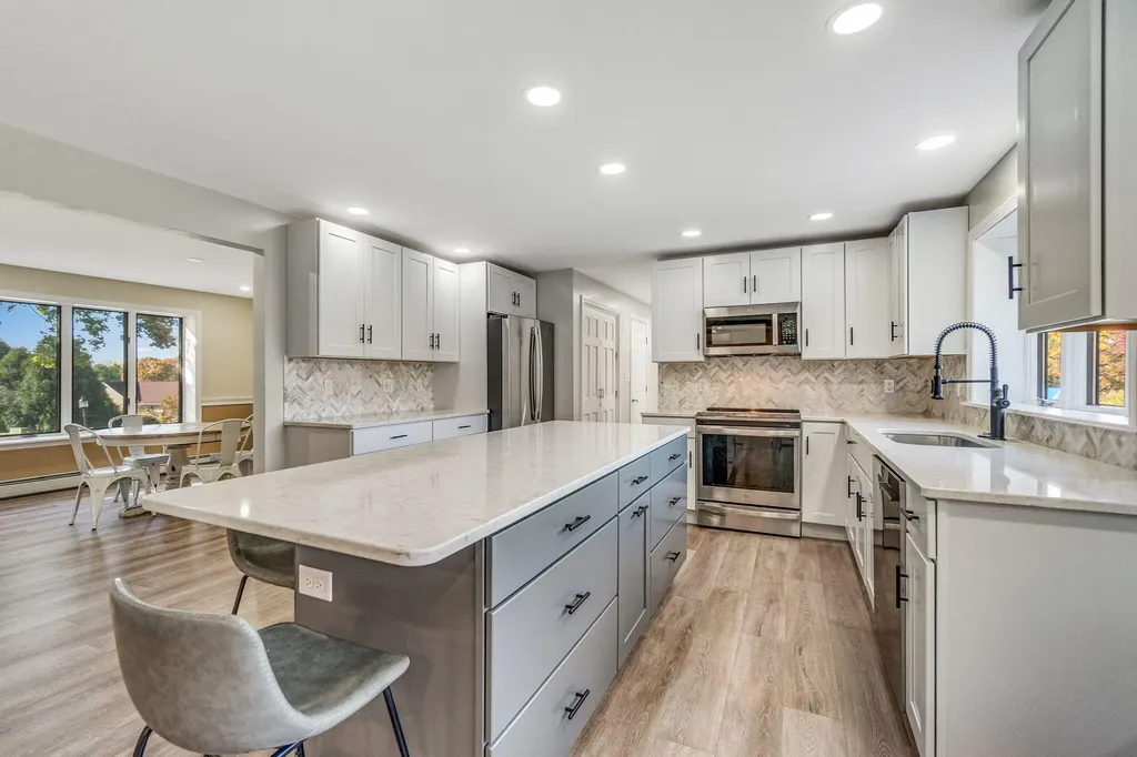 22 Briarcliff Knoll Auburn ME 04210