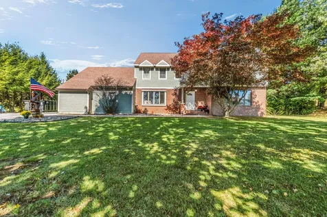 22 Briarcliff Knoll Auburn ME 04210