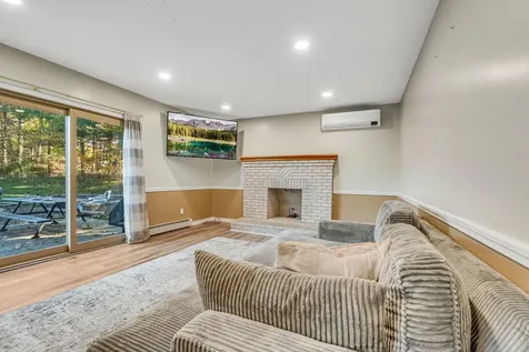 22 Briarcliff Knoll Auburn ME 04210