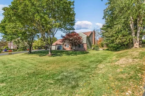 22 Briarcliff Knoll Auburn ME 04210