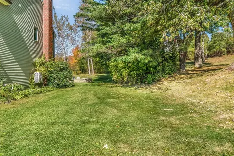 22 Briarcliff Knoll Auburn ME 04210