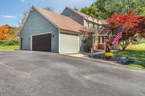 22 Briarcliff Knoll Auburn ME 04210