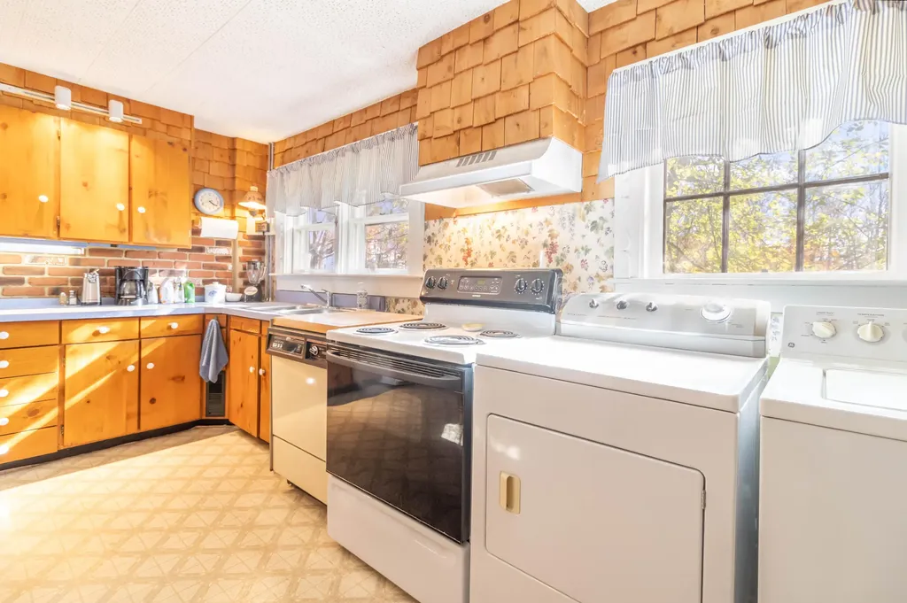 18 Green Street Dover-foxcroft ME 04426