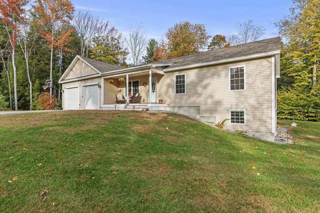 61 Highland Ridge Hollis ME 04042