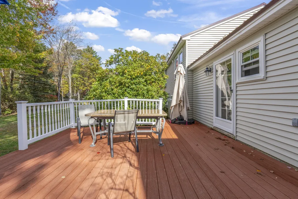 10 Merrymeeting Drive Topsham ME 04086