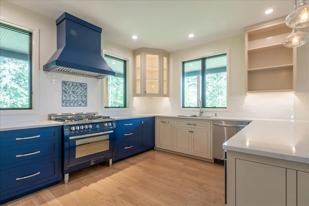 76 Park Street Rockport ME 04856