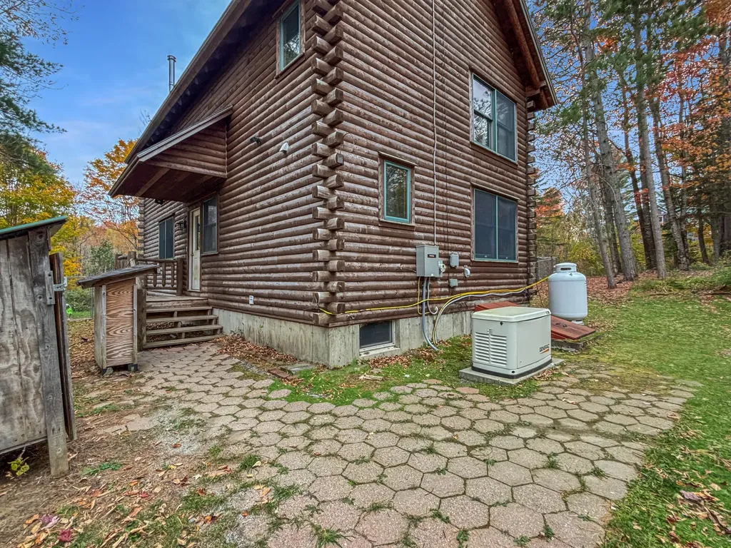 17 Klimavicz Road Dover-foxcroft ME 04426