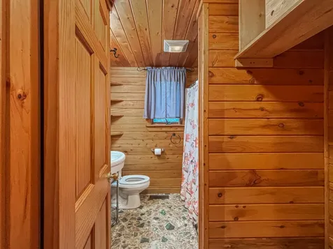 17 Klimavicz Road Dover-foxcroft ME 04426
