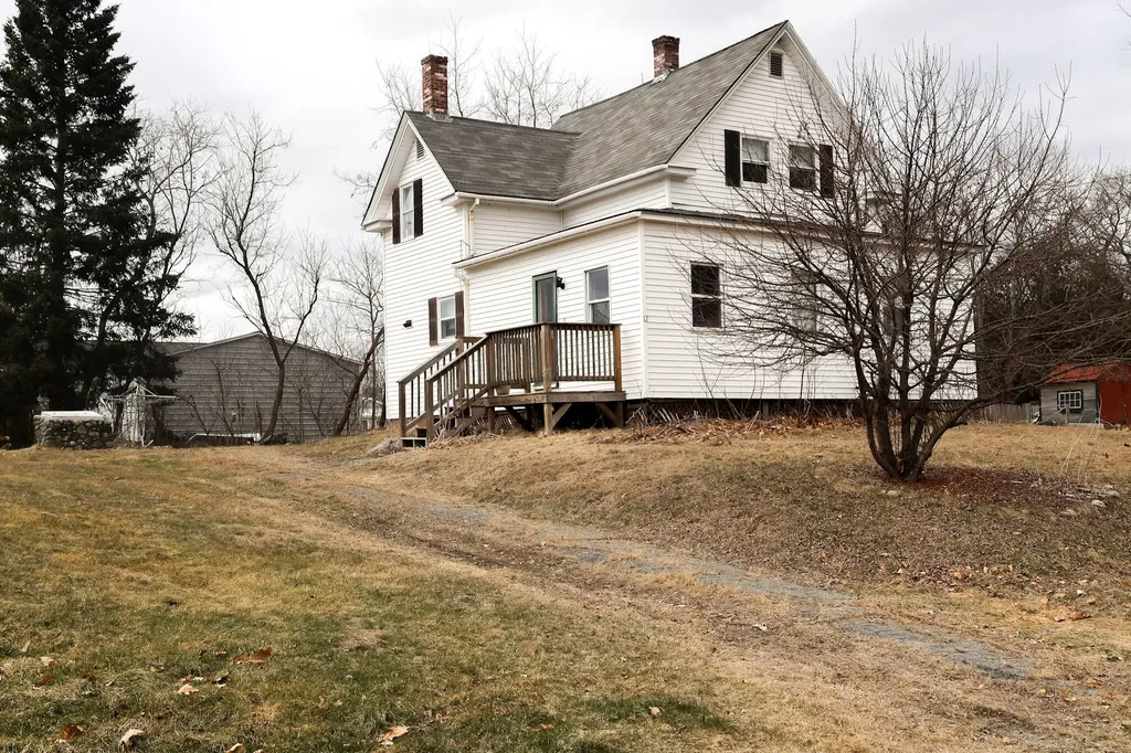 12 Pleasant Street Howland ME 04448