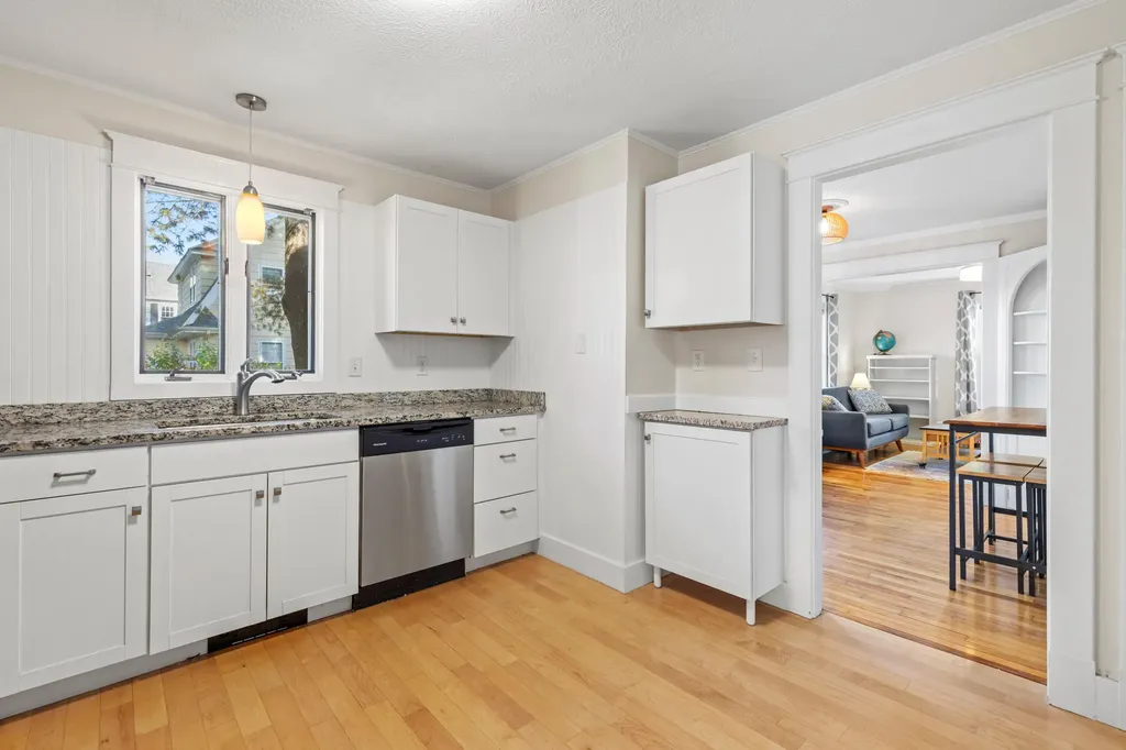 32 Hillis Street Portland ME 04103