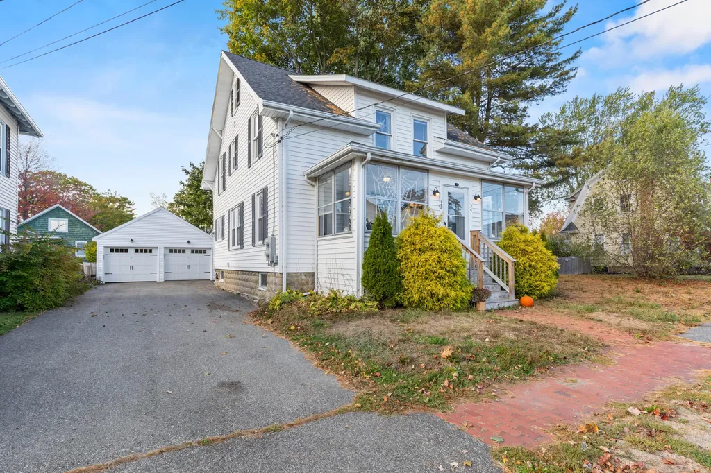 32 Hillis Street Portland ME 04103