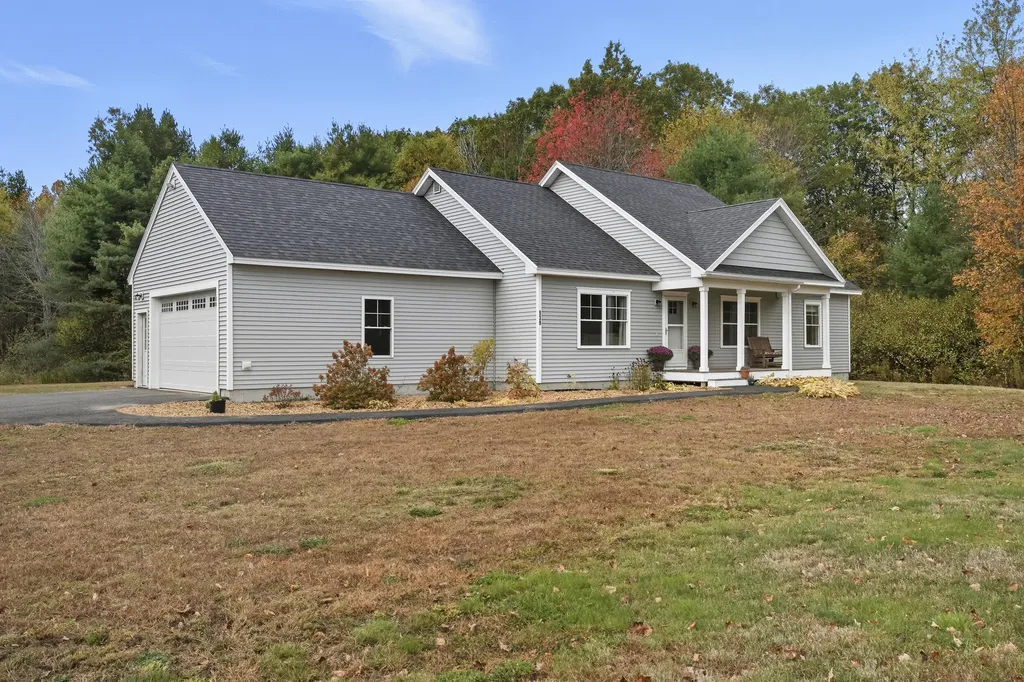 939 River Road Buxton ME 04093