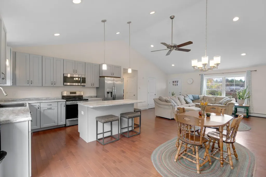 939 River Road Buxton ME 04093