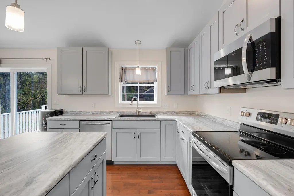 939 River Road Buxton ME 04093