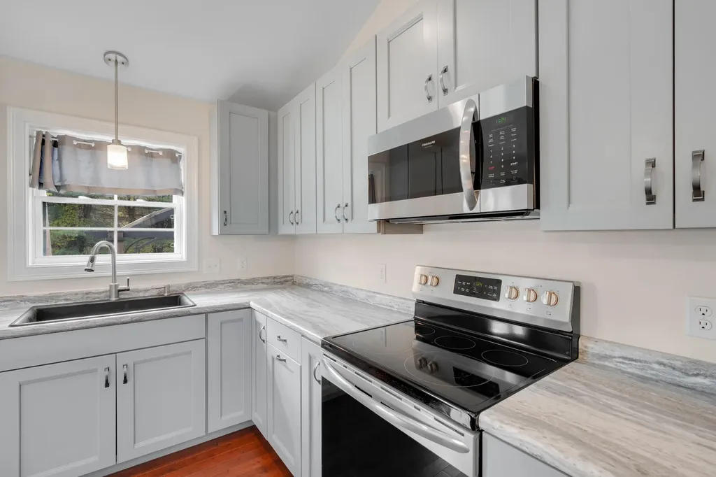 939 River Road Buxton ME 04093