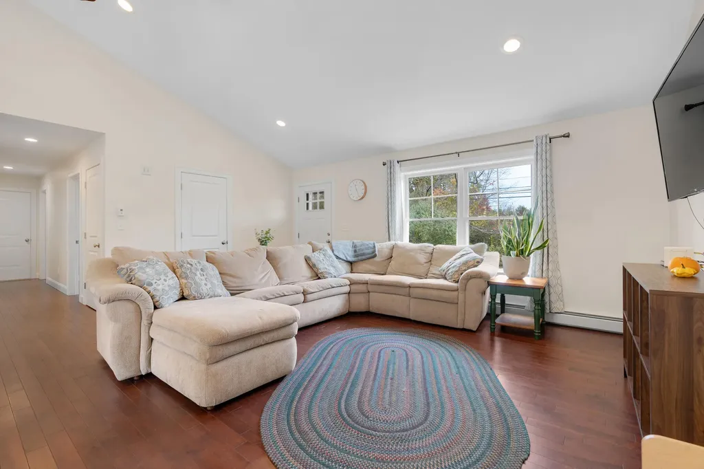 939 River Road Buxton ME 04093