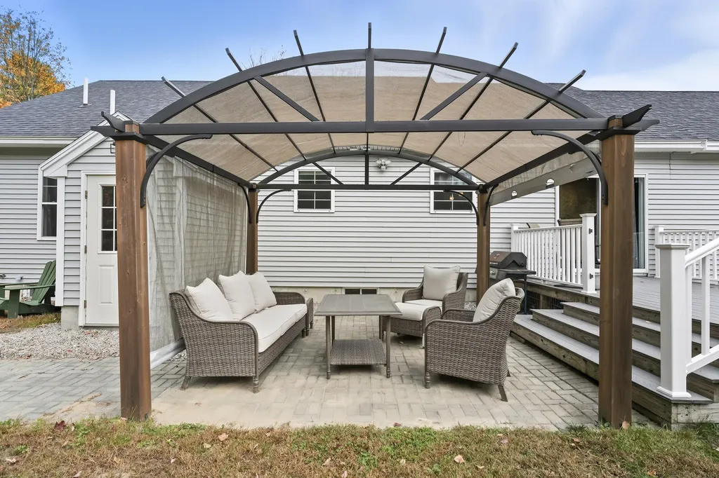 939 River Road Buxton ME 04093