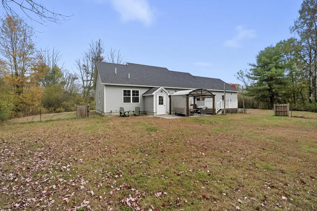 939 River Road Buxton ME 04093