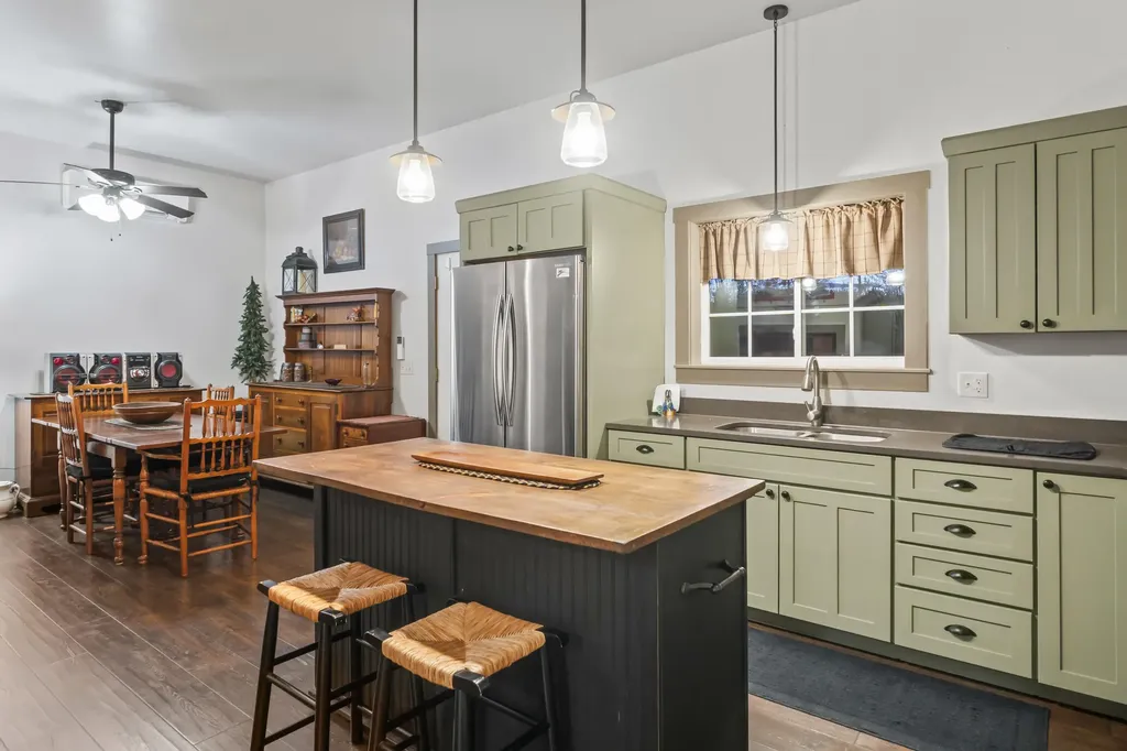 1588 Pond Road Mount Vernon ME 04352