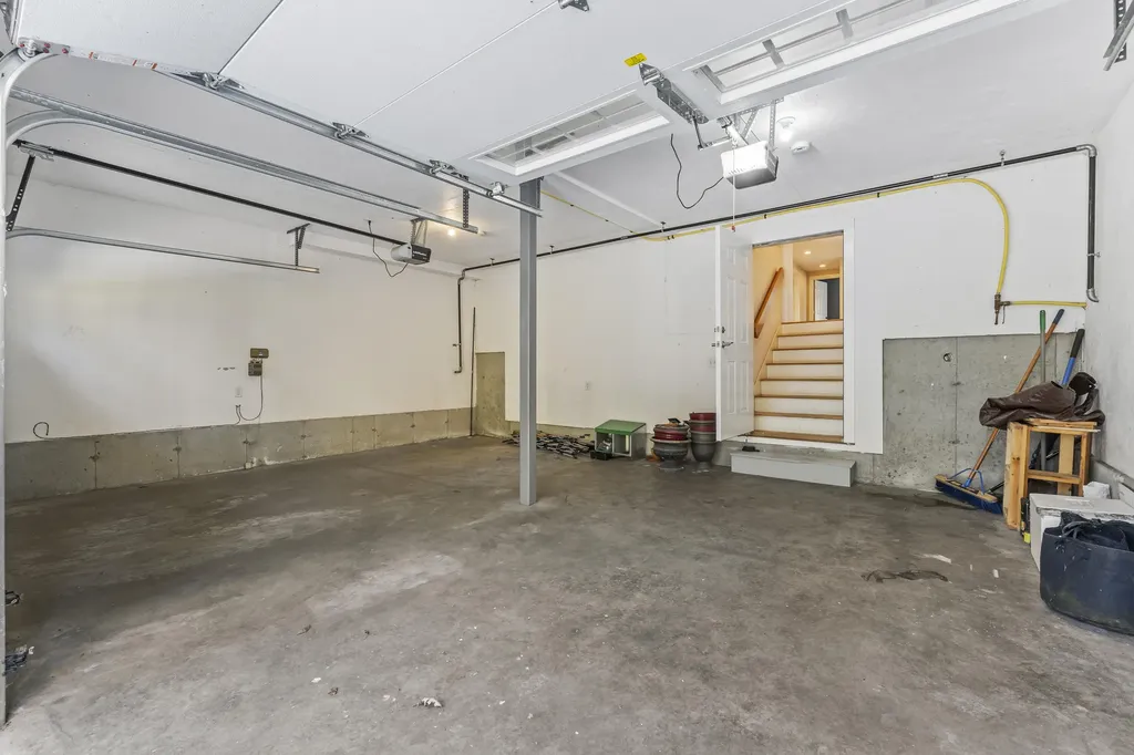 3 Bhoireann Lane York ME 03909