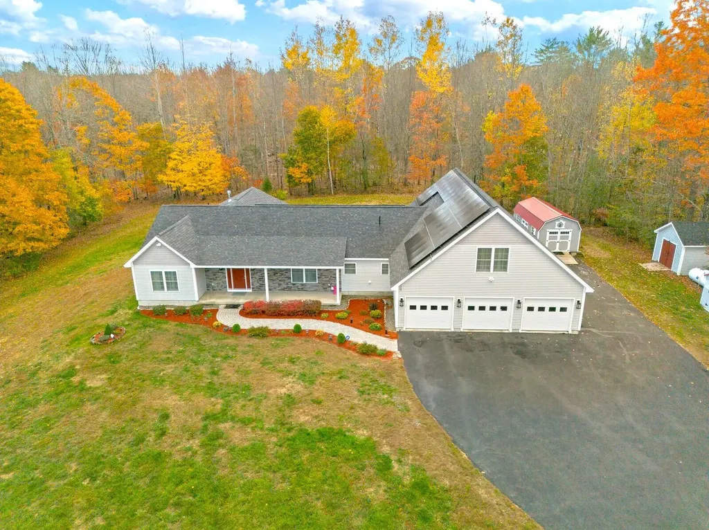 39 Knapp Lane China ME 04358