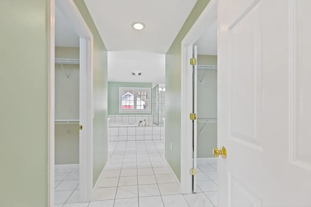 39 Knapp Lane China ME 04358