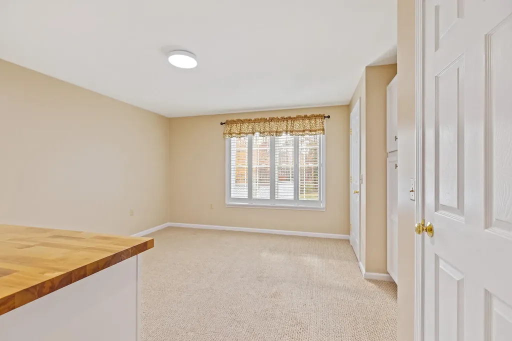 39 Knapp Lane China ME 04358