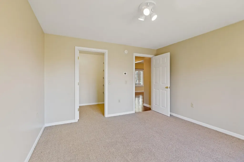 39 Knapp Lane China ME 04358