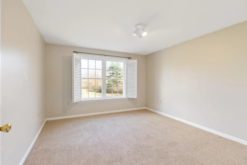 39 Knapp Lane China ME 04358