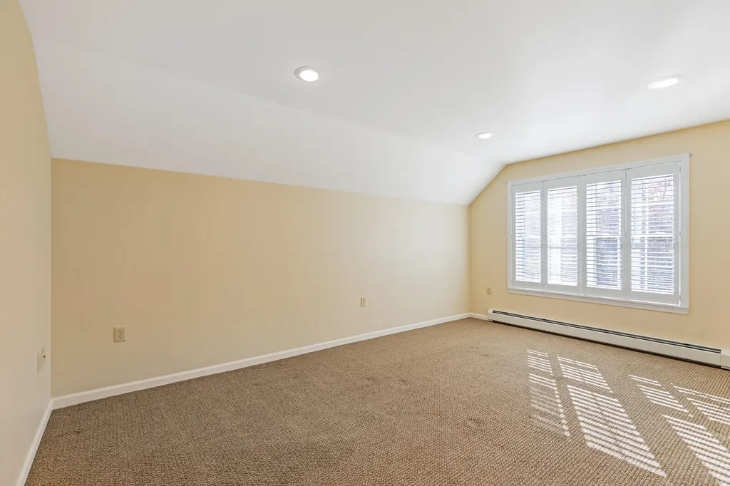 39 Knapp Lane China ME 04358