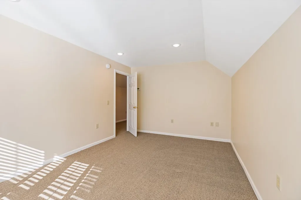 39 Knapp Lane China ME 04358