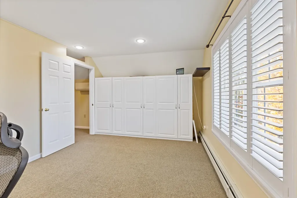 39 Knapp Lane China ME 04358