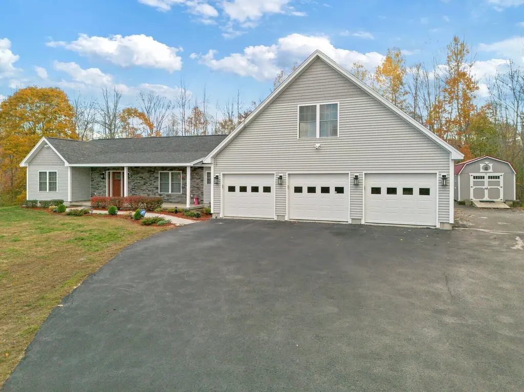 39 Knapp Lane China ME 04358