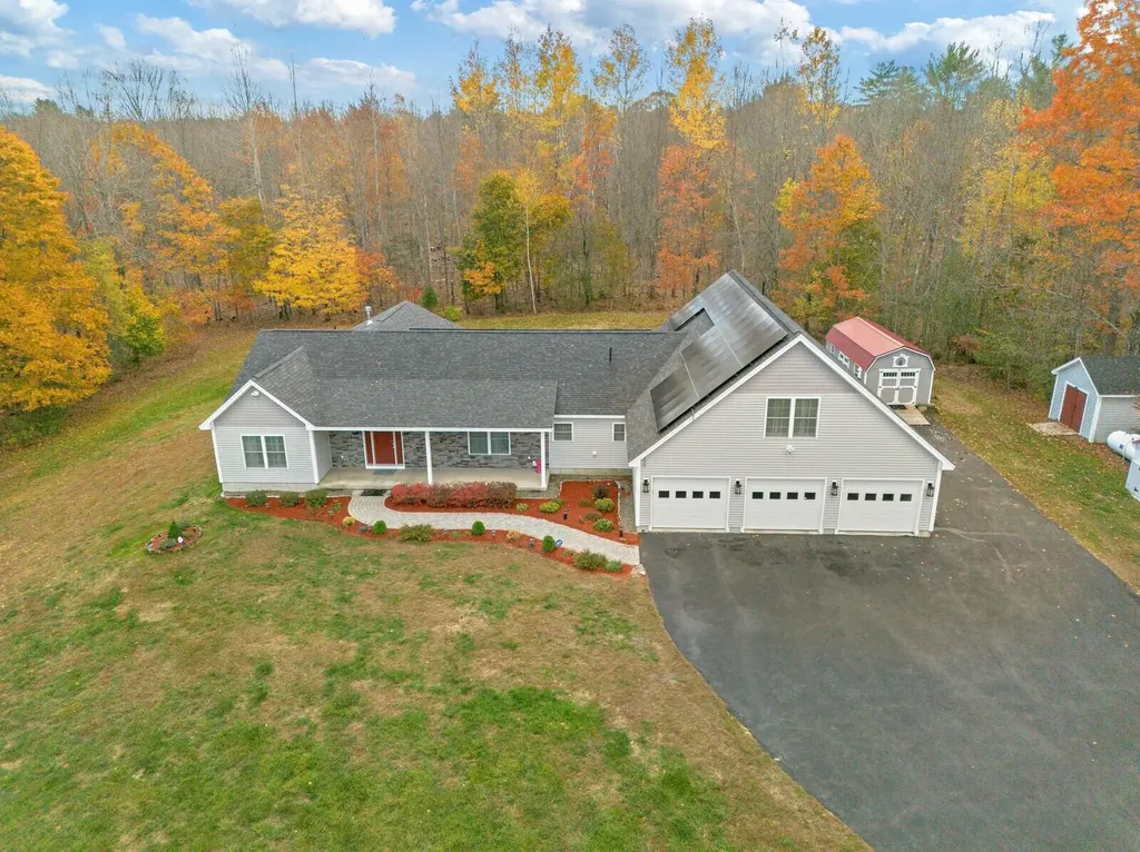 39 Knapp Lane China ME 04358