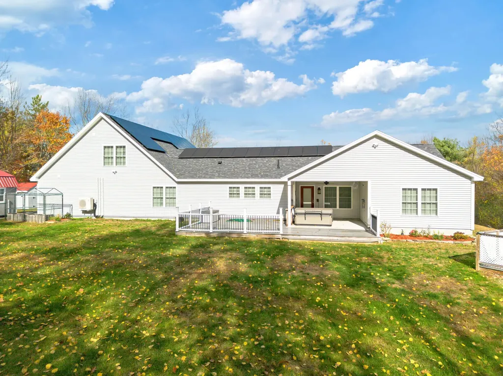 39 Knapp Lane China ME 04358